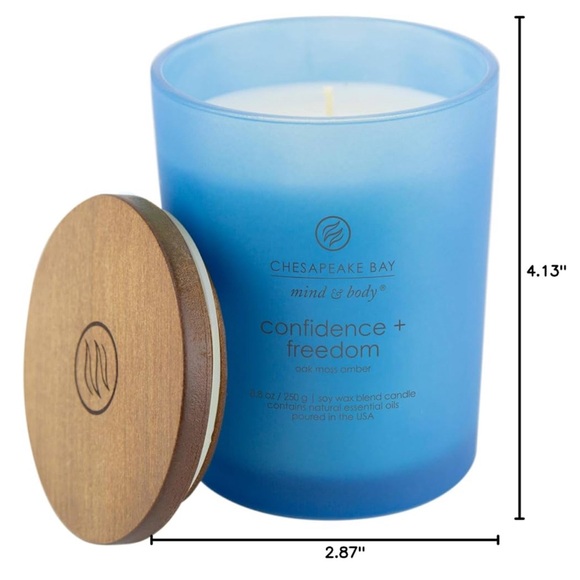 Chesapeake Bay Blue Fragranced Candle - Picture 2 of 2